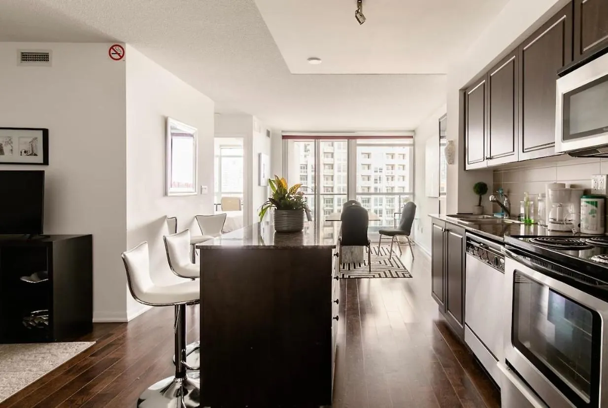 Downtown Toronto+Free Parking+Cn Tower View location